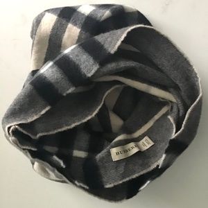 Burberry 100% cashmere snood scarf black/grey/cream tartan plaid